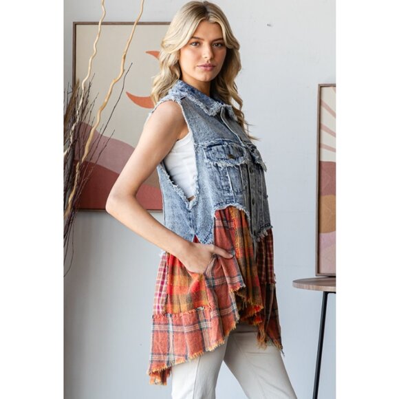 Oli & Hali Denim and Plaid Sleeveless Top - Picture 3 of 7